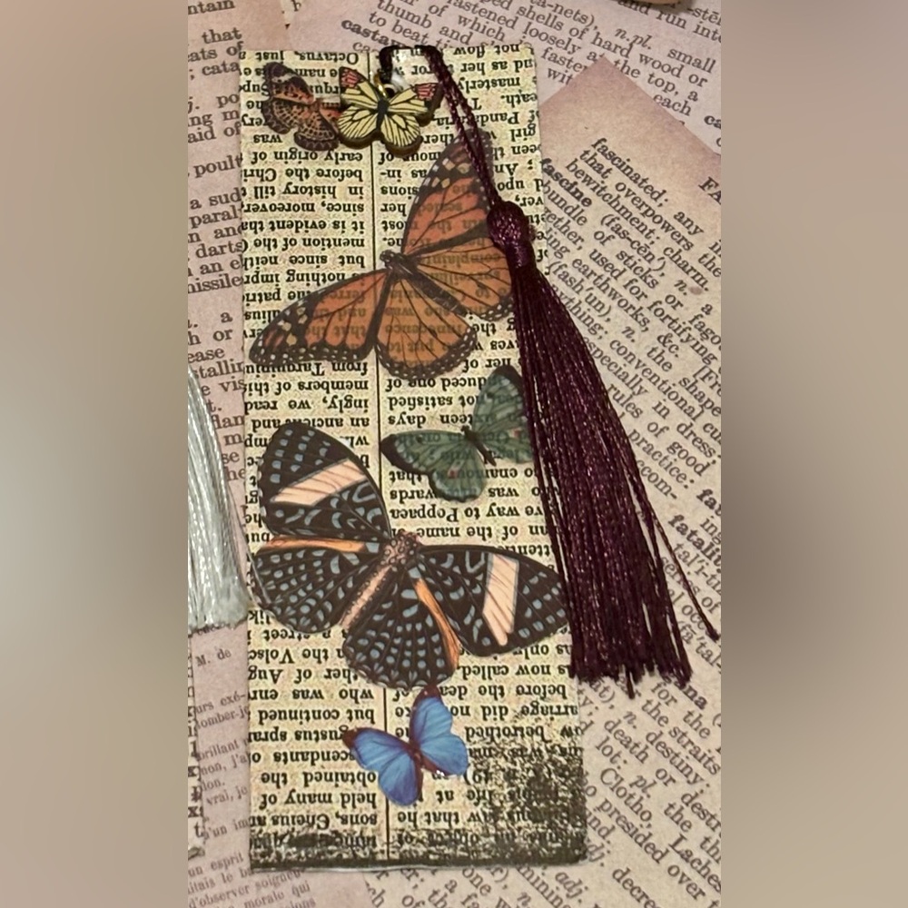 Set of 3 Vintage Inspired Bookmarks | Individually Sealed | Silk Tassels - Picture 3 of 5